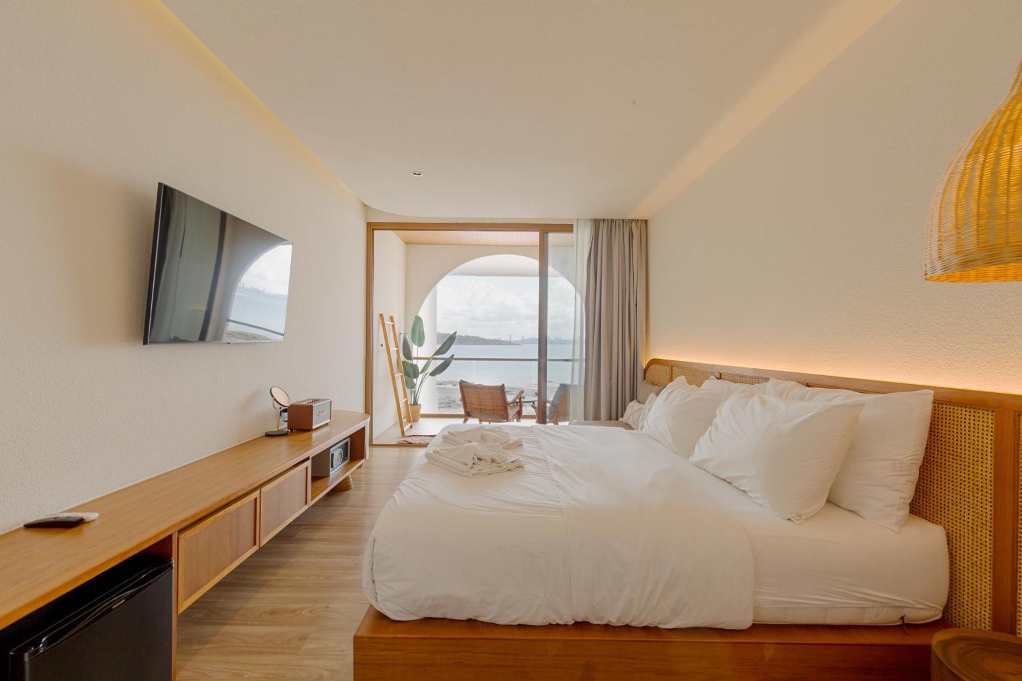 Tasana Bar And Luxury Resort Koh Larn Exterior foto